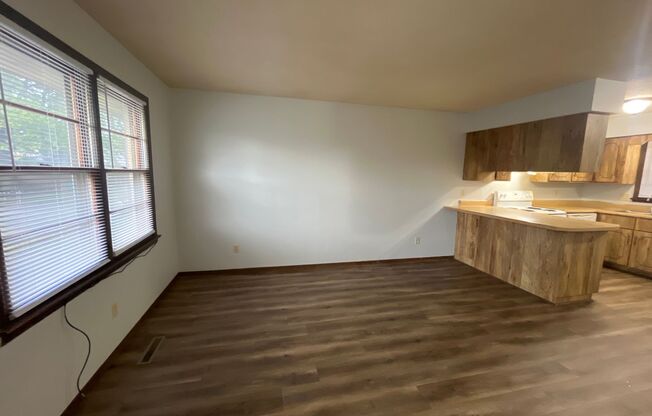 1051 S Lexington Ave