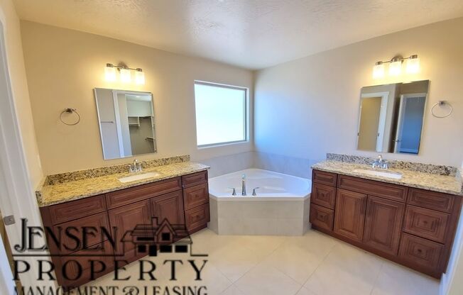 3 beds, 2.5 baths, 1,767 sqft, $1,925, Unit 309