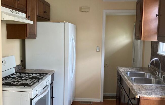 3 beds, 2 baths, $1,595