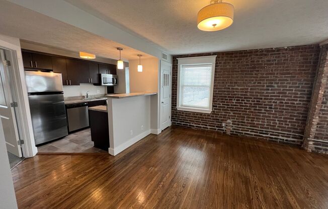 1 bed, 1 bath, 650 sqft, $1,295, Unit Unit 301 A650 Corner Unit w/Nook and Downtown View