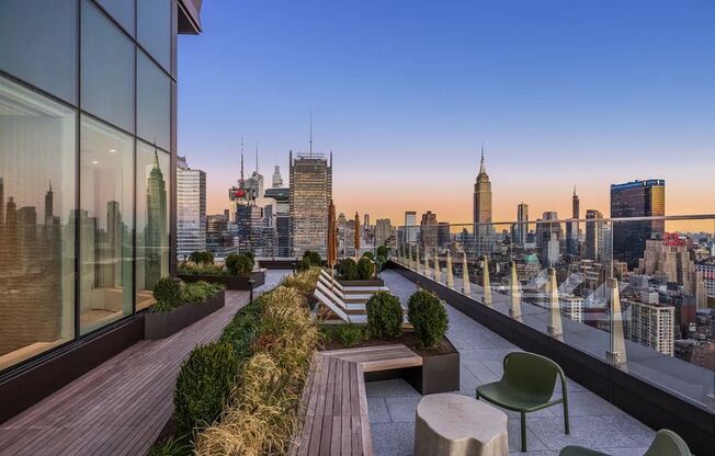 1 bed, 1 bath, $5,575, Unit 1409