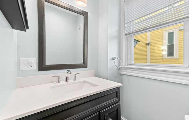 2 beds, 1 bath, $2,200, Unit 186 Camp St