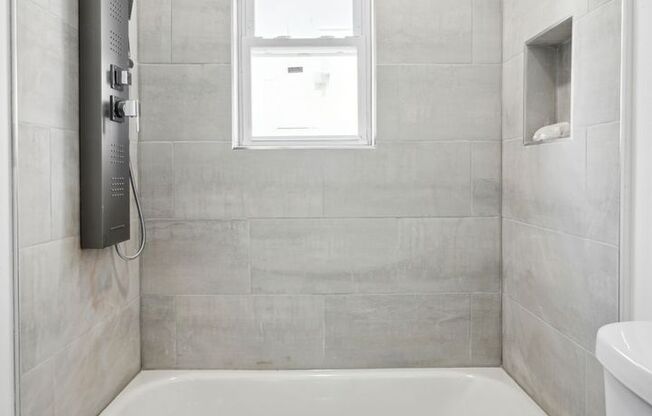 3 beds, 2.5 baths, $2,200
