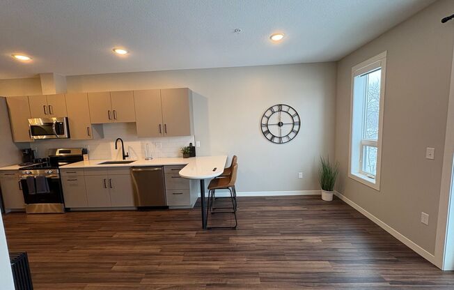 1 bed, 1 bath, 705 sqft, $1,600, Unit 512