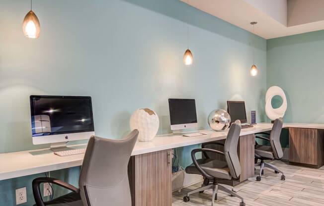 Lea Woodstock apartments in Woodstock, Georgia photo of business center