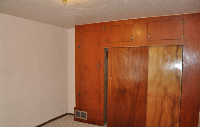 2 beds, 1 bath, $1,195