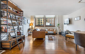 305 2 AVE