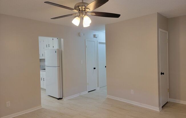 2 beds, 1 bath, $1,095