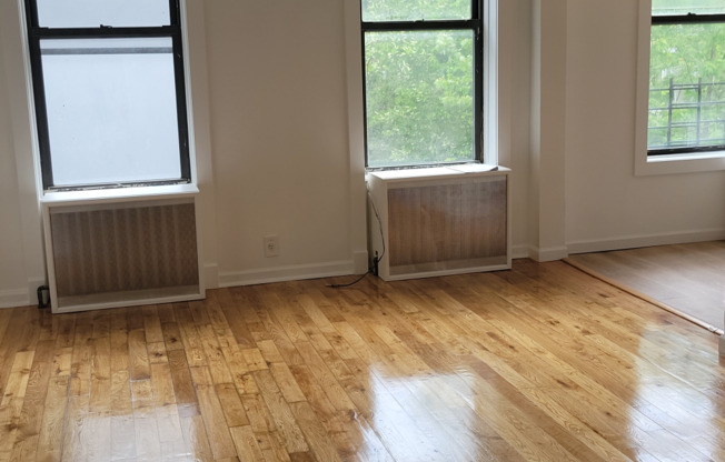 2 beds, 1 bath, $3,000, Unit 2