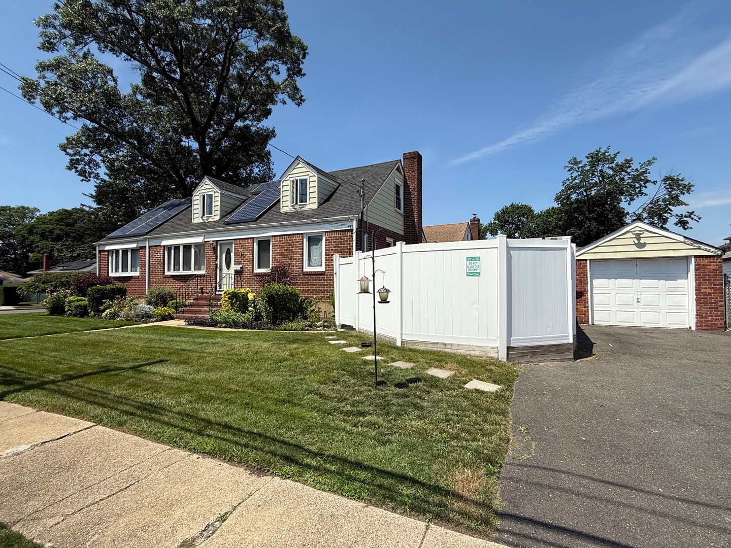 Fantastic 4 Bed/1.5 Bath Home in Valley Stream!