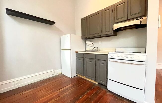 Studio, 1 bath, 450 sqft, $1,395, Unit 2F