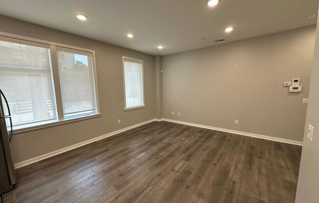 Studio, 1 bath, 445 sqft, $1,285, Unit 1D