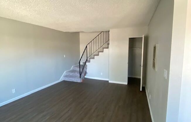 LAKEWOOD TOWNHOUSE APARTMENTS