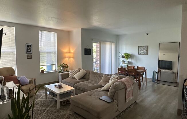 2 beds, 1 bath, 914 sqft, $1,750, Unit 504
