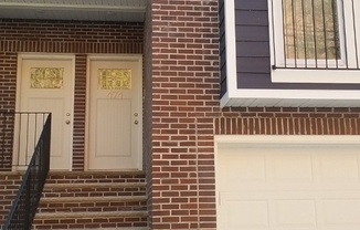 474 4 AVE W