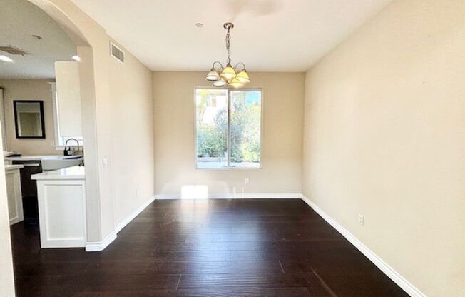 Oxnard | West Village | 5 Bed + 3 Bath | UNFURNISHED | 417 Morado