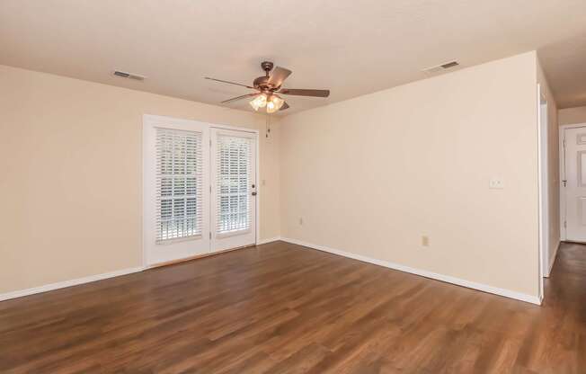 Scenic Station Apartments Living Room