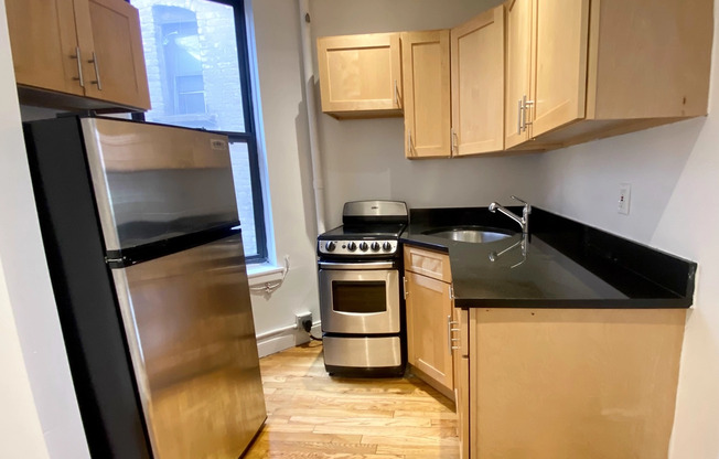 48 W 68th St
