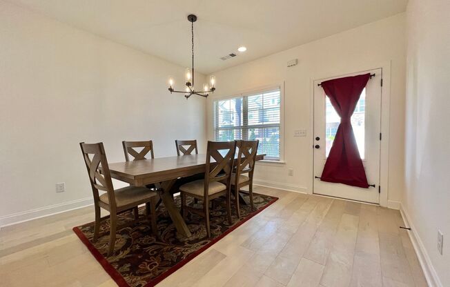 3 Bed, 2.5 Bath Townhome w/ 1 Car Garage
