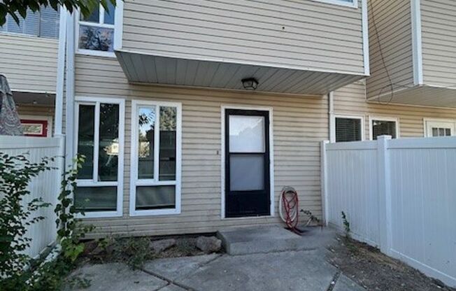 3 beds, 2.5 baths, $2,000