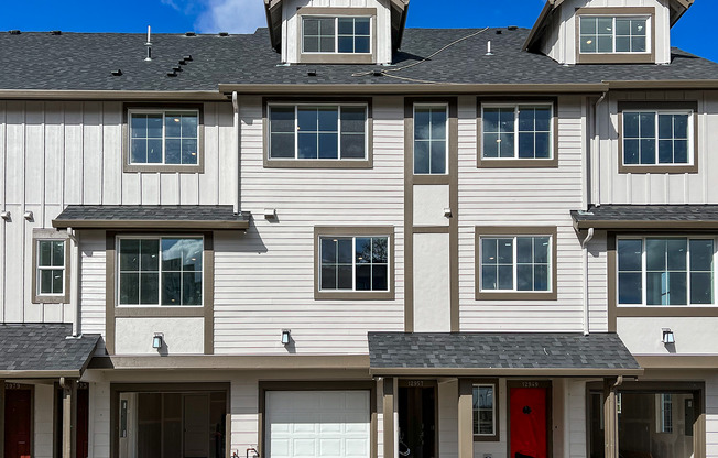 Beaverton Brand New ~ 3 Bed 3.5 Bath TownHouse w/ Large Office/Den or additional Suite ~ River Terrace Subdivision! BISD Schools, Mountainside HS, Nike, Intel and More!