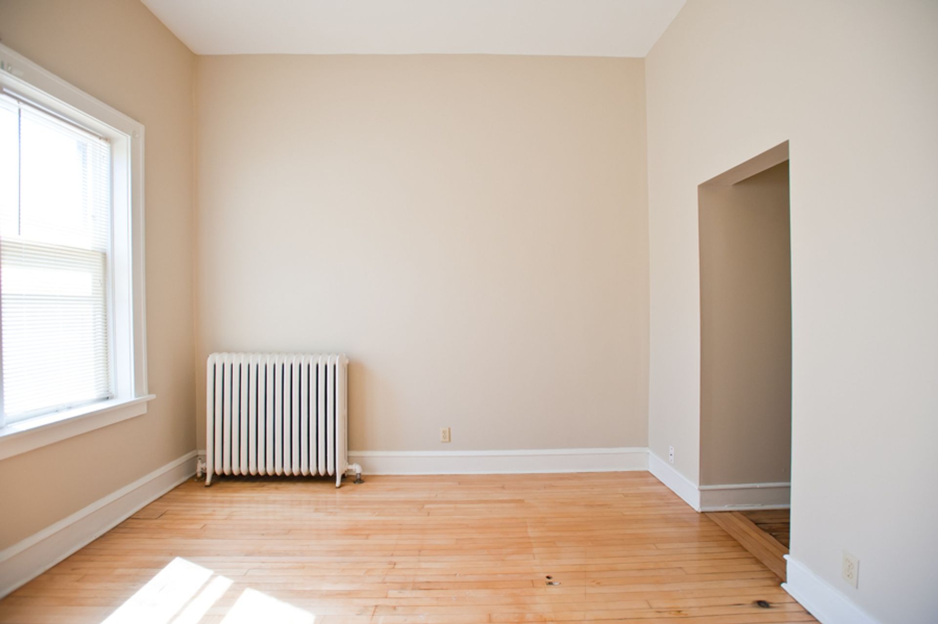 Spacious 2BR on Milwaukee’s Lower East Side – $1,395/mo | Heat Included + Free Laundry