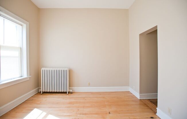 Spacious 2BR on Milwaukee’s Lower East Side – $1,395/mo | Heat Included + Free Laundry