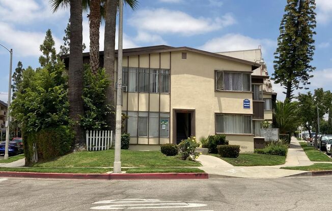 Reno Hoover Apartments..Gorgeous Newly Remodeled Spacious One Bedroom!