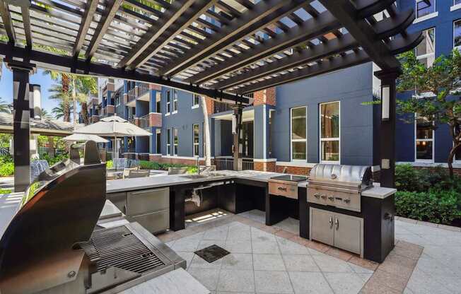 Outdoor Grilling Space at One Plantation Apartments in Plantation, FL 33324