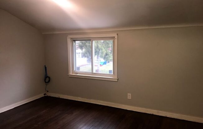 2 Bedroom / 1 Bath Townhome + Garage -- Bellevue/Brighton Heights Area