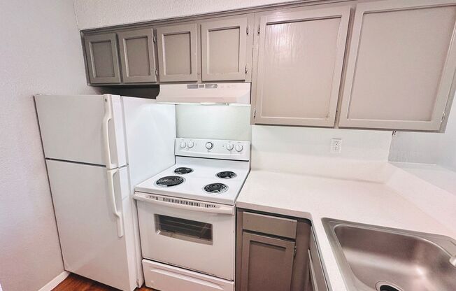 Studio, 1 bath, 500 sqft, $750, Unit 212