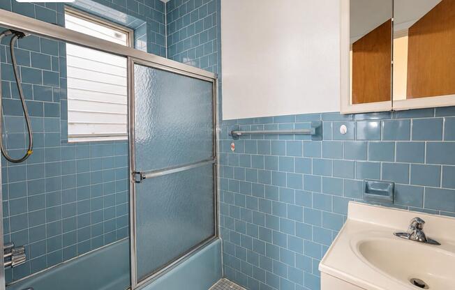 3 beds, 2 baths, $4,500, Unit 2