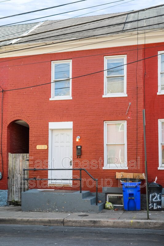 118 S LOCUST ST