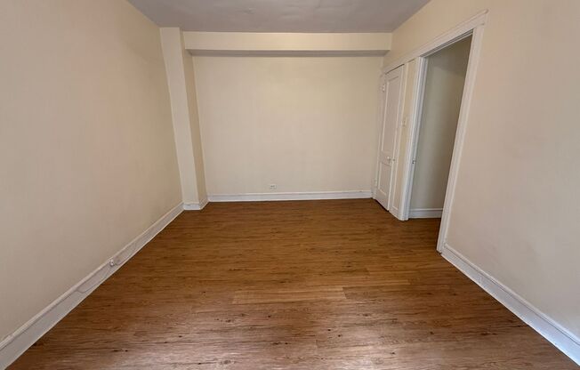 1 bed, 1 bath, 769 sqft, $1,475, Unit Old King Edward 44