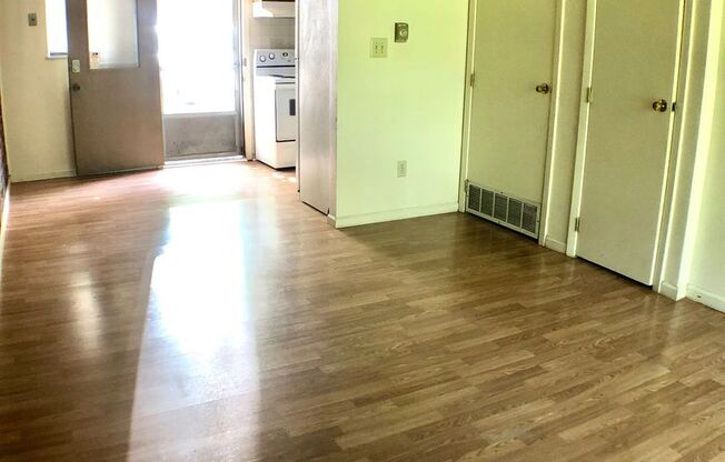 2 beds, 1 bath, $1,200, Unit 1