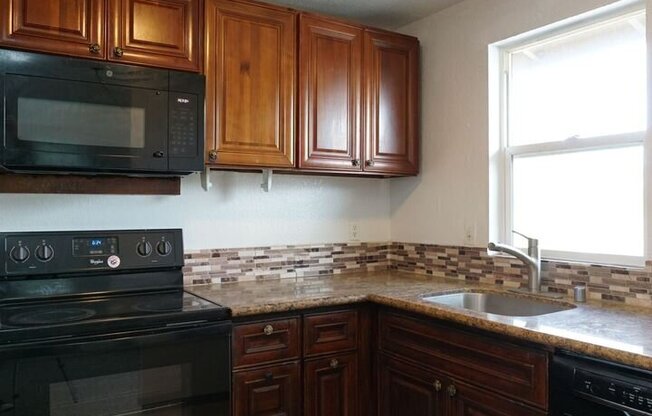14239 34 AVE S