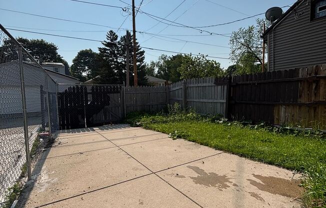 3br 1.5 ba single family ranch style home, full basement, yard, garage, Nice, see it and make it a home!