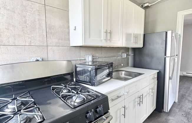 2 beds, 1 bath, $1,195, Unit F-31
