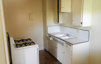 Studio, 1 bath, 554 sqft, $1,350, Unit #23