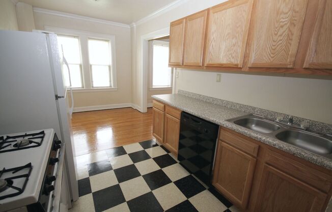 Studio, 1 bath, 600 sqft, $725, Unit 110