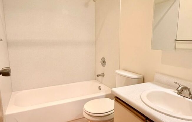 2 beds, 1 bath, 830 sqft, $2,000, Unit D103