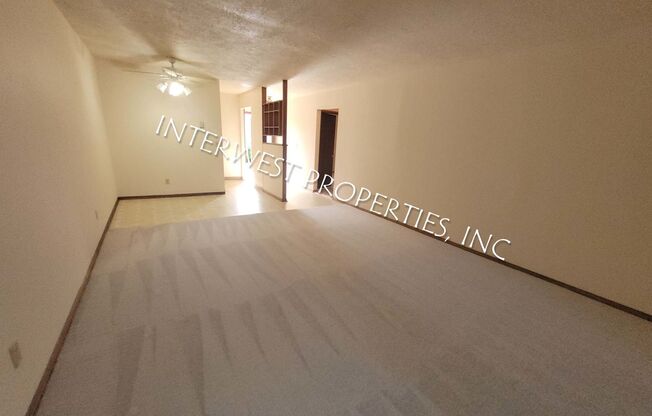 2 beds, 1 bath, 891 sqft, $1,450, Unit 002