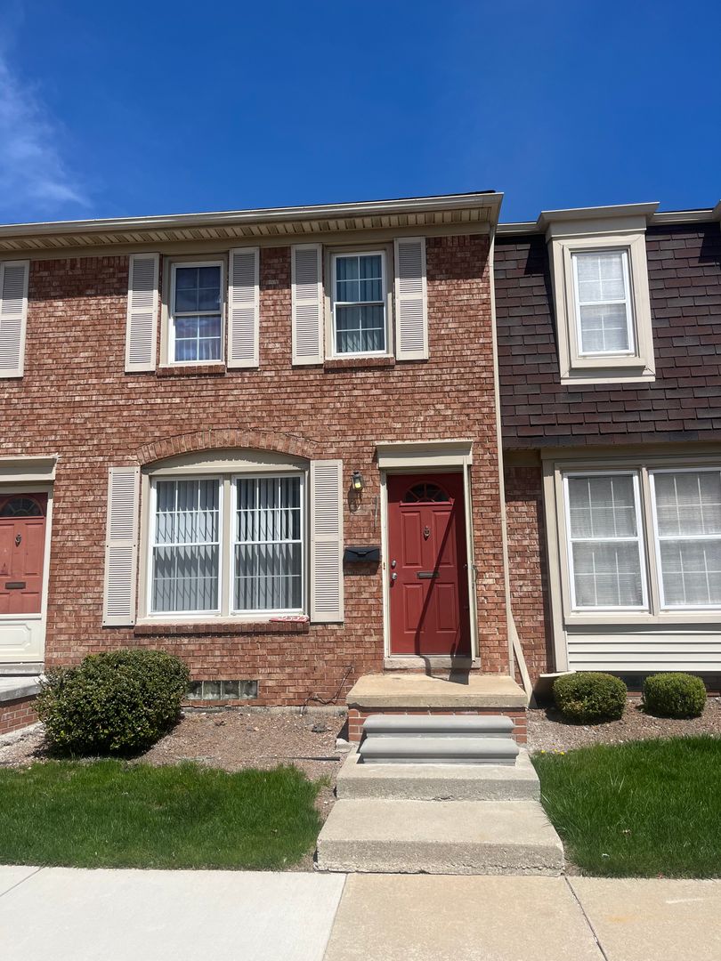 Completely Renovated 2 Bed/1.5 Condo in St. Clair Shores