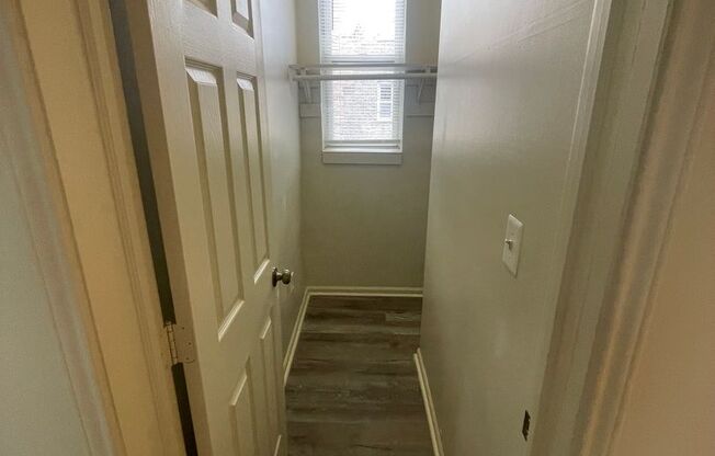 2 beds, 1 bath, $1,600, Unit 1650 # 3R