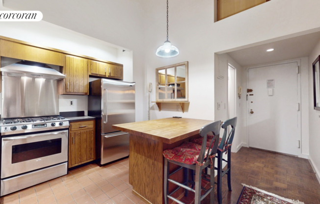 529 W 42 ST