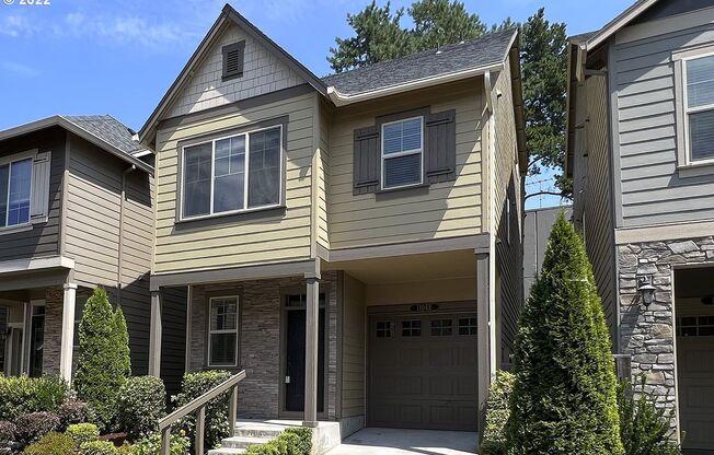 3 beds, 2.5 baths, $2,595