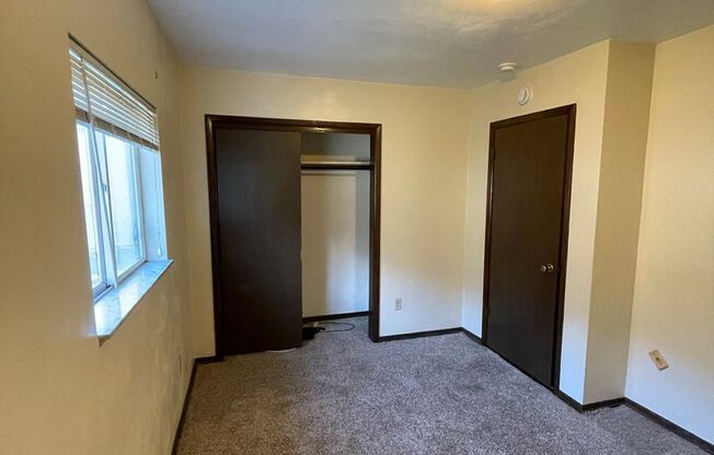 3 beds, 1 bath, $800, Unit Unit 2