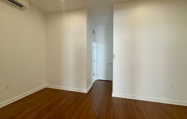 1 bed, 1 bath, 420 sqft, $1,299, Unit 30