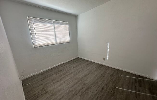 2 beds, 1 bath, $900