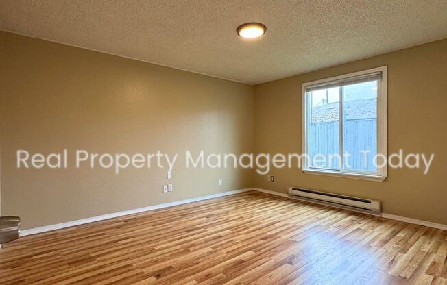 2 beds, 1 bath, 900 sqft, $1,425, Unit Unit B